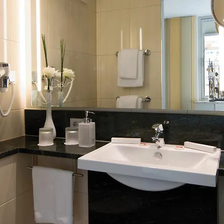 Leonardo Center 4* Μόναχο