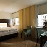 Leonardo Center 4*