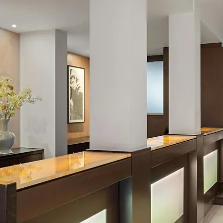 Leonardo Center 4*