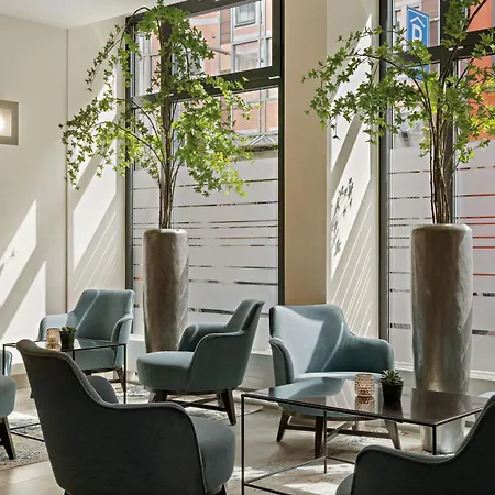 Leonardo Center Ξενοδοχείο 4*