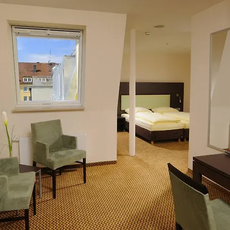 Ξενοδοχείο Leonardo Center 4*