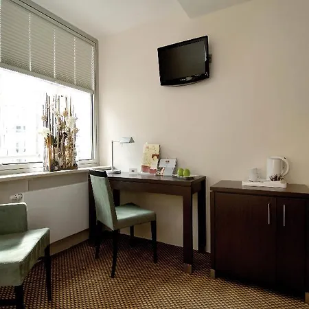 Ξενοδοχείο Leonardo Center 4*