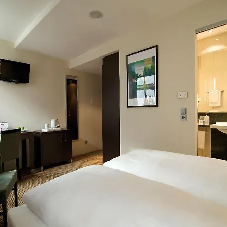 Leonardo Center 4*