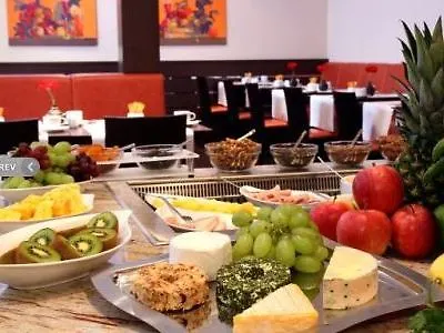 Leonardo Center מלון 4*