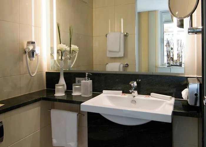 Leonardo Center 4*