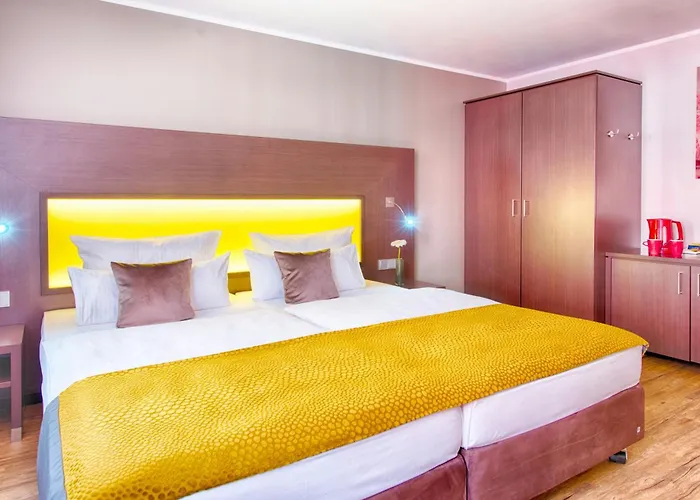 Leonardo Center מלון 4*