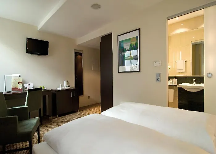 Leonardo Center 4*